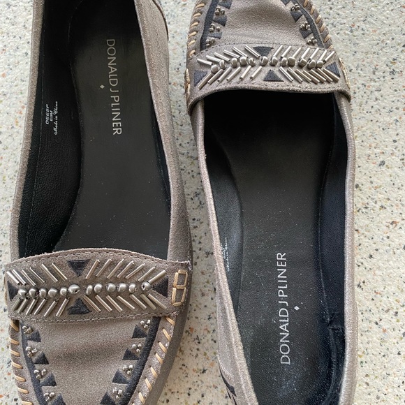 EUC Donald J Pliner “DEESP” ladies’ metallic/beaded loafers, size 6-1/2 medium - Picture 5 of 10